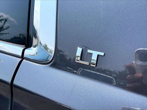 Used 2017 Chevrolet Suburban LT RWD image 10
