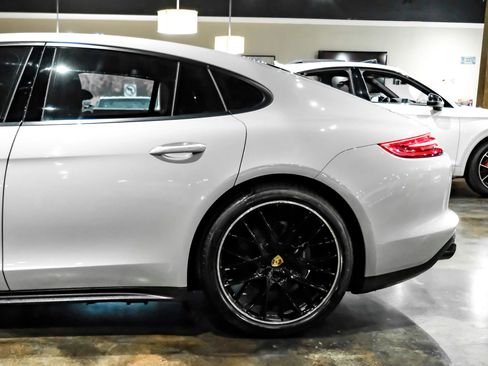 Used 2018 Porsche Panamera 4 AWD/4WD image 14