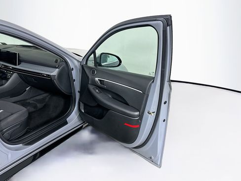 Used 2025 Hyundai Sonata SEL FWD image 30