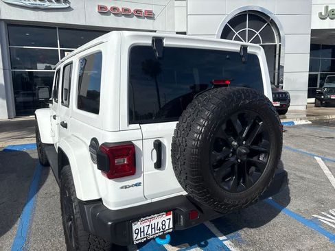 Used 2024 Jeep Wrangler Unlimited Sahara w/ Technology Group AWD/4WD image 6