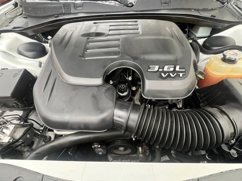 Used 2020 Dodge Charger SXT w/ Leather Interior Group RWD image 34