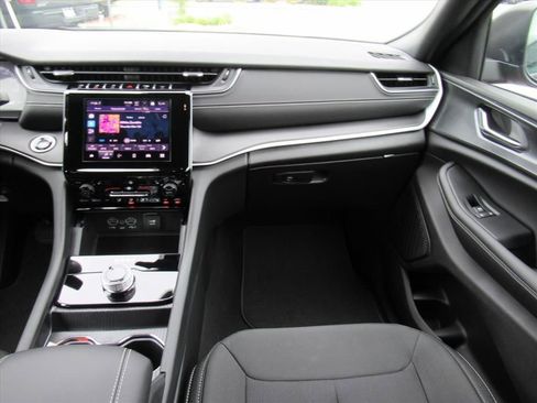 Used 2025 Jeep Grand Cherokee L Laredo w/ Luxury Tech Group I image 14