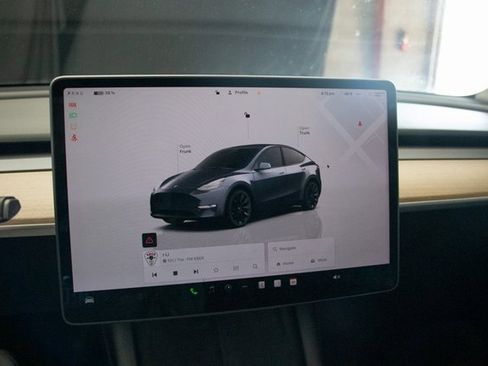 Used 2023 Tesla Model Y Long Range image 29