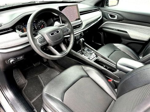 Used 2024 Jeep Compass Latitude AWD/4WD image 13