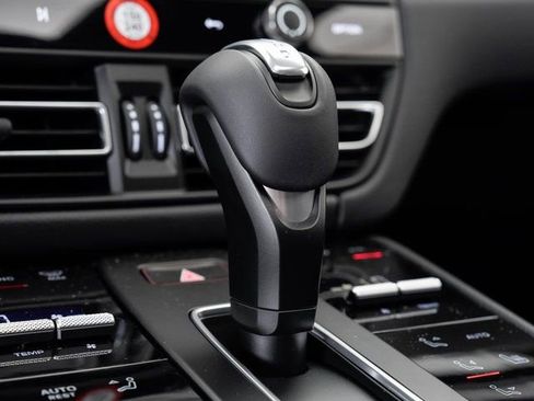 Certified 2025 Porsche Macan image 23