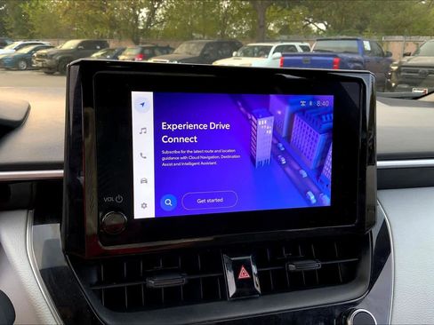 Used 2025 Toyota Corolla SE image 30