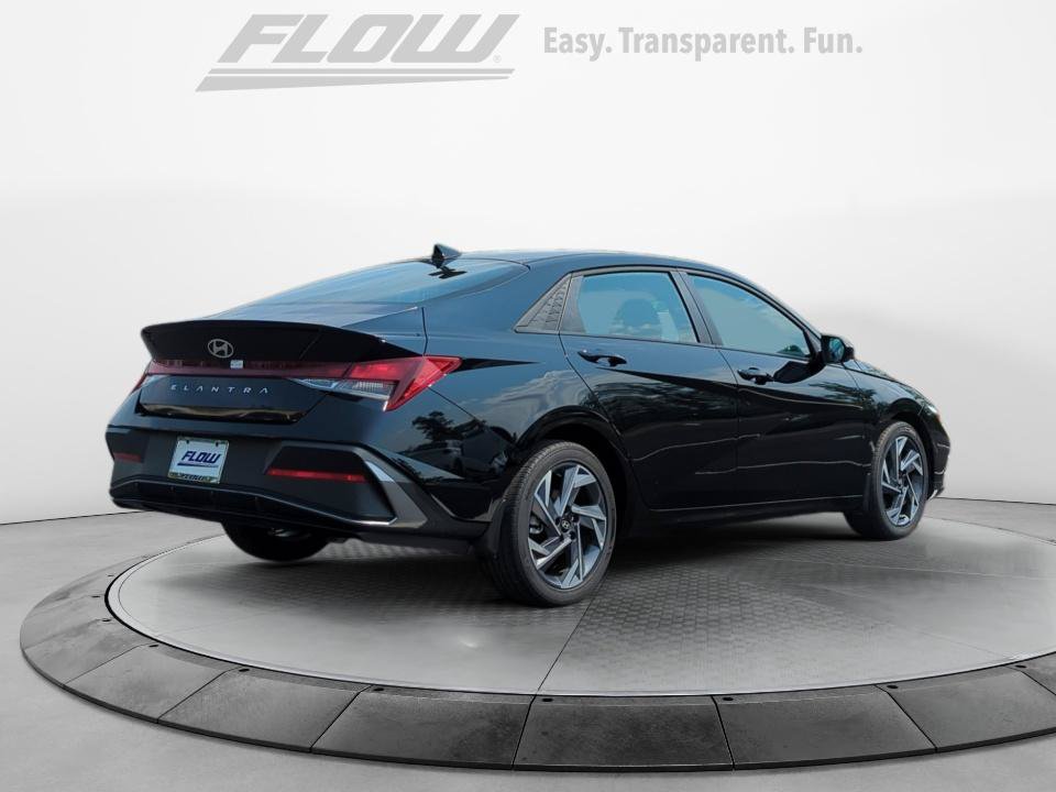 Certified 2025 Hyundai Elantra Sport FWD image 9
