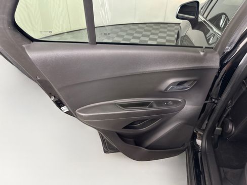 Used 2019 Chevrolet Trax LT w/ LT Convenience Package FWD image 24