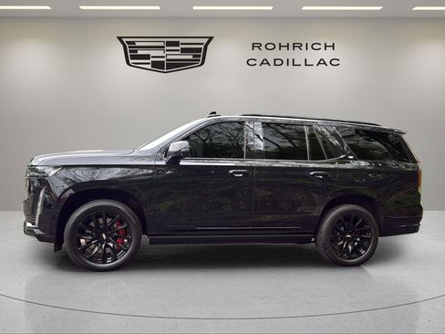 Certified 2023 Cadillac Escalade Sport w/ LPO, ONYX Package AWD/4WD image 6