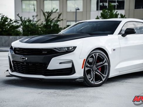 Used 2019 Chevrolet Camaro SS RWD image 40