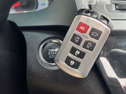 Used 2016 Toyota Sienna SE w/ SE Preferred Package image 36