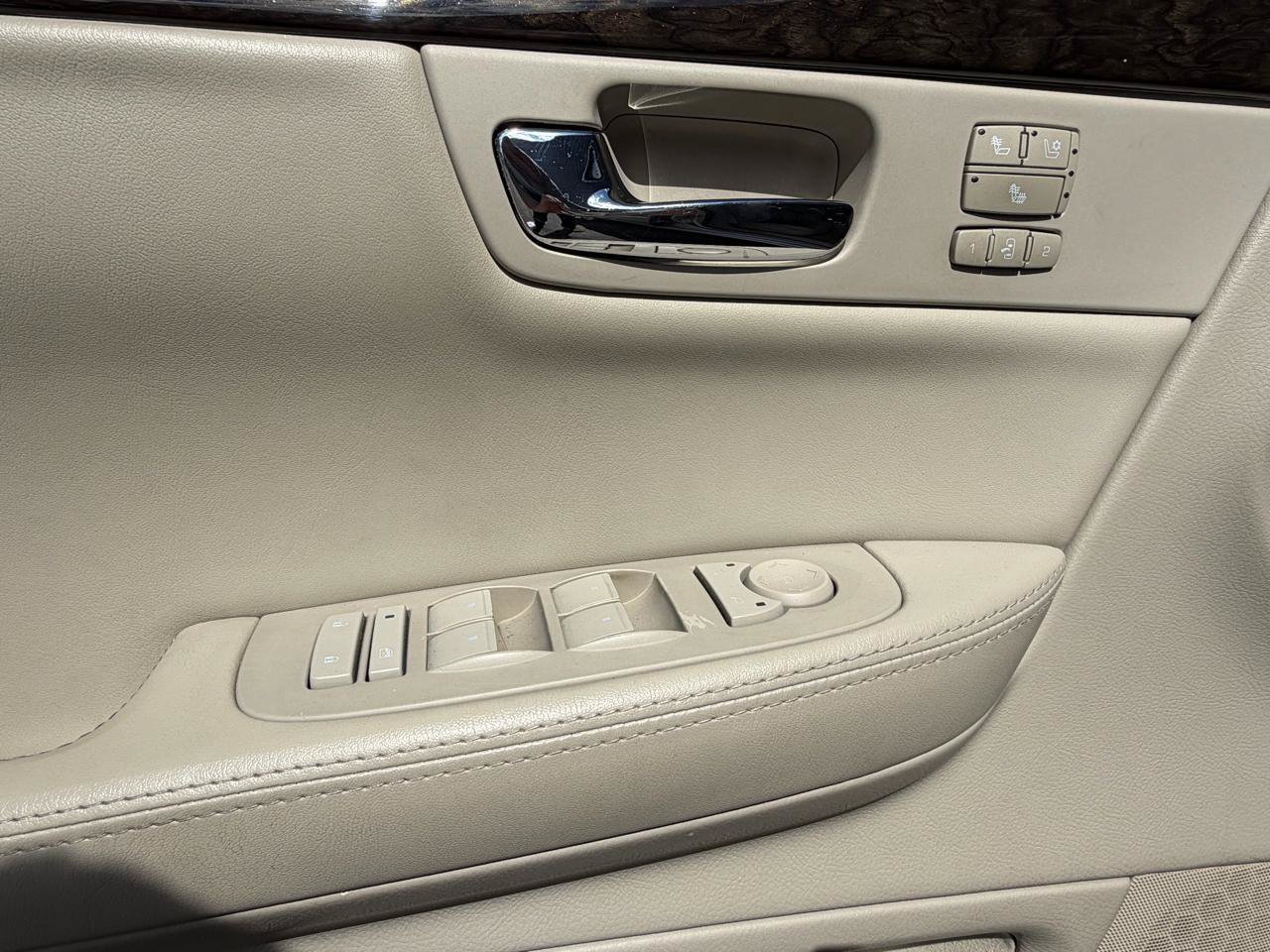 Used 2010 Cadillac DTS Luxury FWD image 16