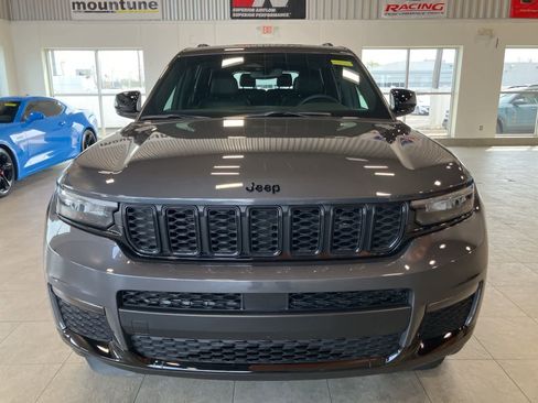 Used 2024 Jeep Grand Cherokee L Limited w/ Black Appearance Package AWD/4WD image 2