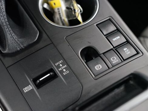 Used 2023 Toyota Highlander XLE image 22