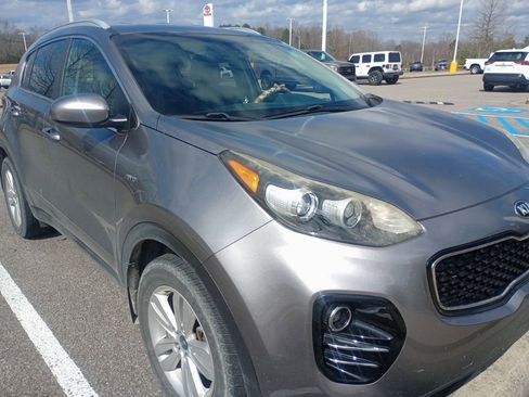 Used 2017 Kia Sportage LX w/ LX Popular Package image 3