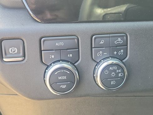 Used 2025 GMC Sierra 1500 SLT AWD/4WD image 24
