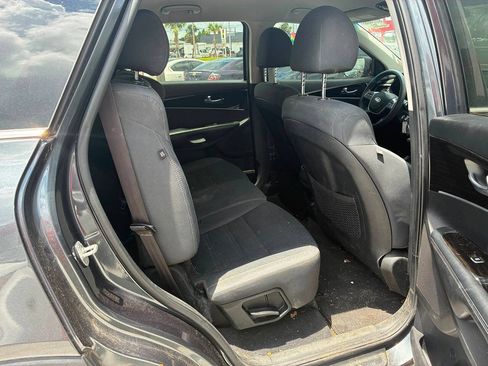 Used 2020 Kia Sorento FWD V6 image 13