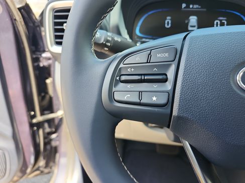 Certified 2024 Hyundai Venue Limited FWD image 14