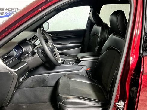 Used 2025 Jeep Grand Cherokee Altitude AWD/4WD image 20