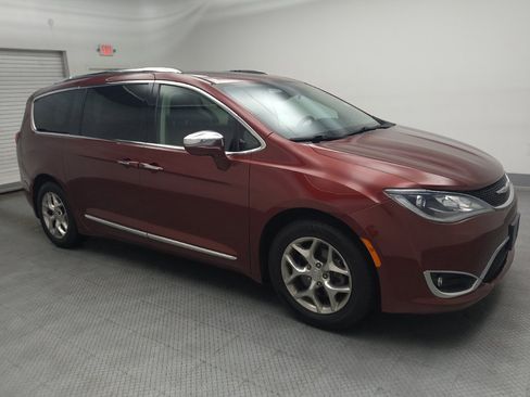 Used 2018 Chrysler Pacifica Limited FWD image 11