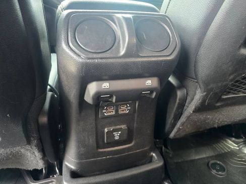 Used 2024 Jeep Wrangler Unlimited Sahara w/ Technology Group AWD/4WD image 35