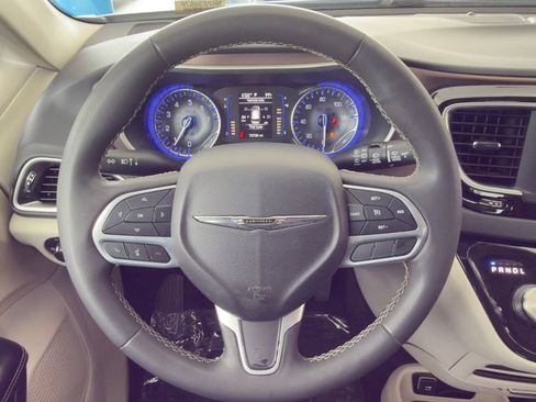 Used 2022 Chrysler Voyager LX FWD image 20
