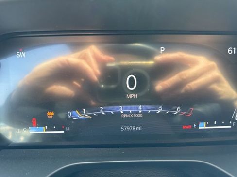 Used 2022 Jeep Grand Cherokee Overland w/ Luxury Tech Group IV AWD/4WD image 42