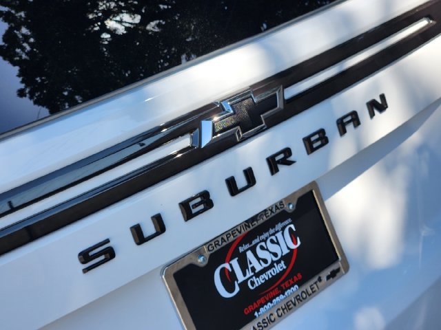 Used 2022 Chevrolet Suburban Z71 w/ Luxury Package AWD/4WD image 9