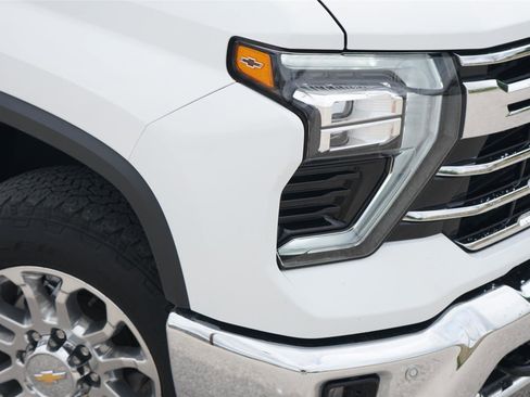 Used 2024 Chevrolet Silverado 2500 LTZ w/ LTZ Premium Package AWD/4WD image 3