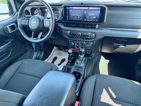 Used 2024 Jeep Wrangler Unlimited Rubicon 4xe AWD/4WD image 12