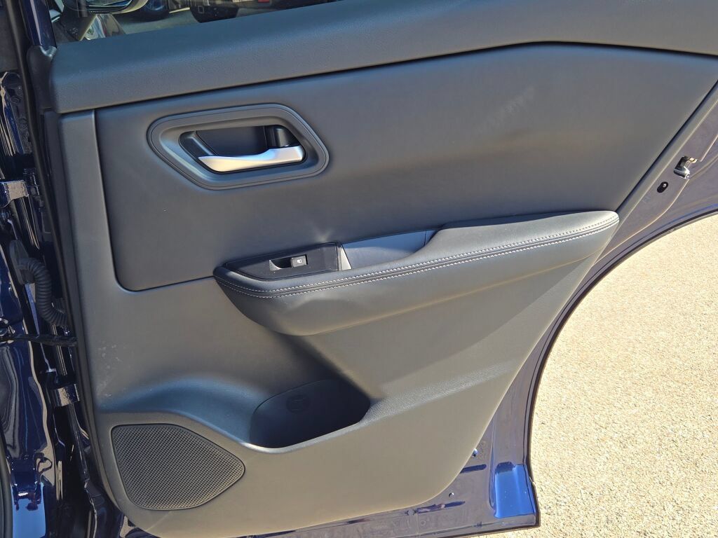 Used 2025 Nissan Rogue SV AWD/4WD image 10