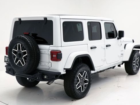 Used 2024 Jeep Wrangler Sahara w/ Technology Group image 9