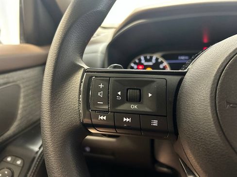 Used 2023 Nissan Rogue SV AWD/4WD image 10