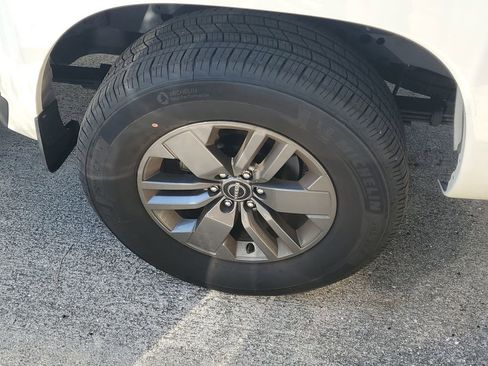 Certified 2025 Nissan Frontier SV RWD image 2
