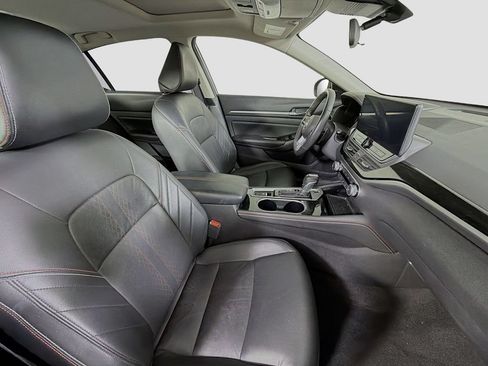 Used 2024 Nissan Altima 2.5 SR w/ SR Premium Package AWD/4WD image 32