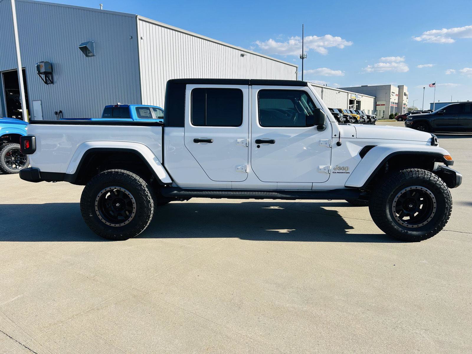 Used 2020 Jeep Gladiator Overland AWD/4WD image 35