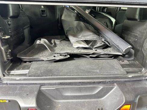 Used 2024 Jeep Wrangler Unlimited image 26