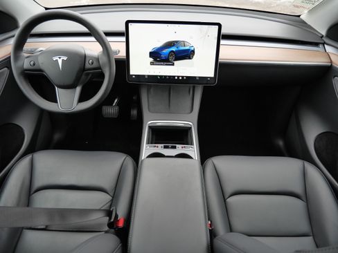 Used 2024 Tesla Model Y Long Range image 10