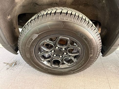 Used 2020 GMC Sierra 1500 SLE w/ SLE Value Package image 43