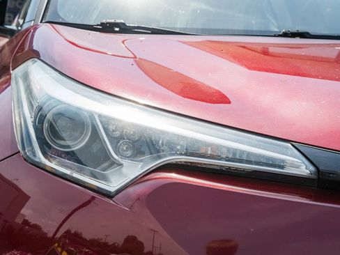 Used 2019 Toyota C-HR Limited FWD image 11