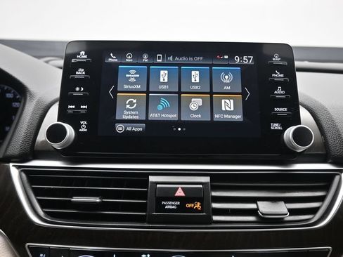 Used 2018 Honda Accord Touring image 18