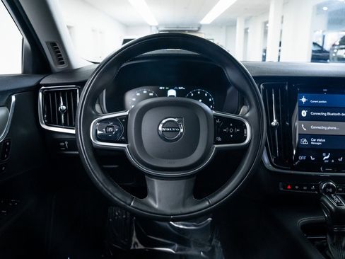 Used 2017 Volvo V90 T6 Cross Country image 12
