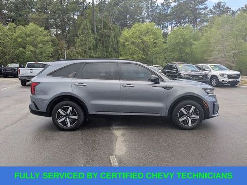 Used 2023 Kia Sorento S image 2