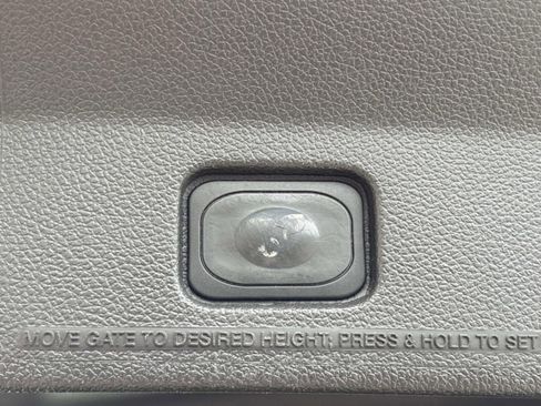 Used 2013 Ford Explorer XLT image 12