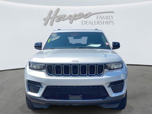 Used 2025 Jeep Grand Cherokee Laredo RWD image 10