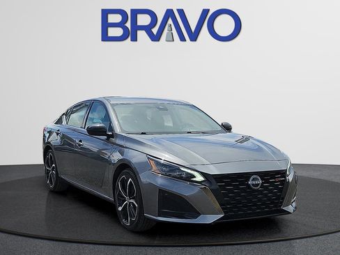 Used 2024 Nissan Altima 2.5 SR image 2