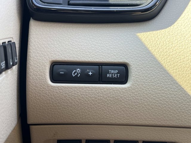 Used 2020 Nissan Rogue SV w/ Premium Package FWD image 36