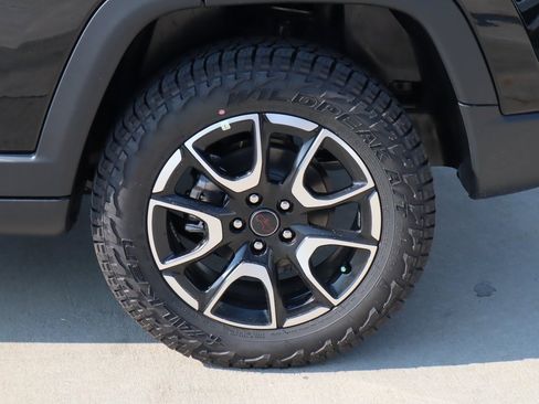 New 2025 Jeep Compass Trailhawk w/ Sun & Sound Group image 17