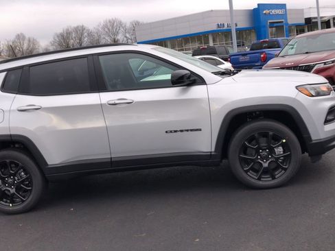 New 2026 Jeep Compass Latitude image 9