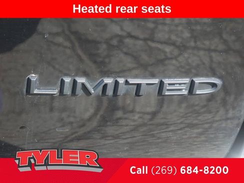 Certified 2025 Chrysler Pacifica Limited image 15